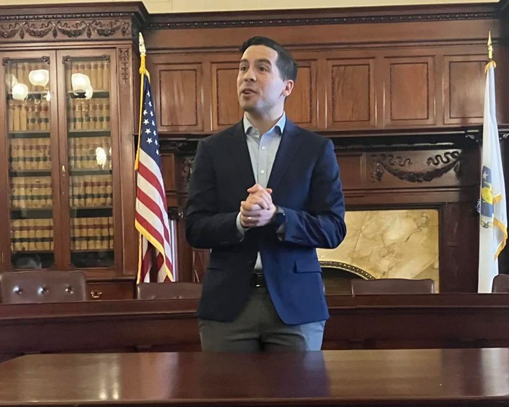 Rep. Vargas Seeks Expansion of State Earned Income Tax Credit for Those Not Currently Eligible